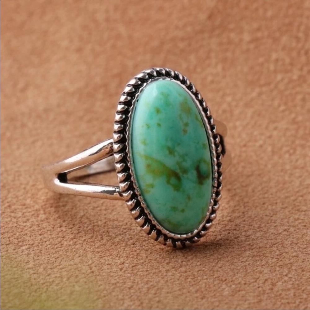 Boho Oval Antiqued Silver Ring - Picture 3 of 6